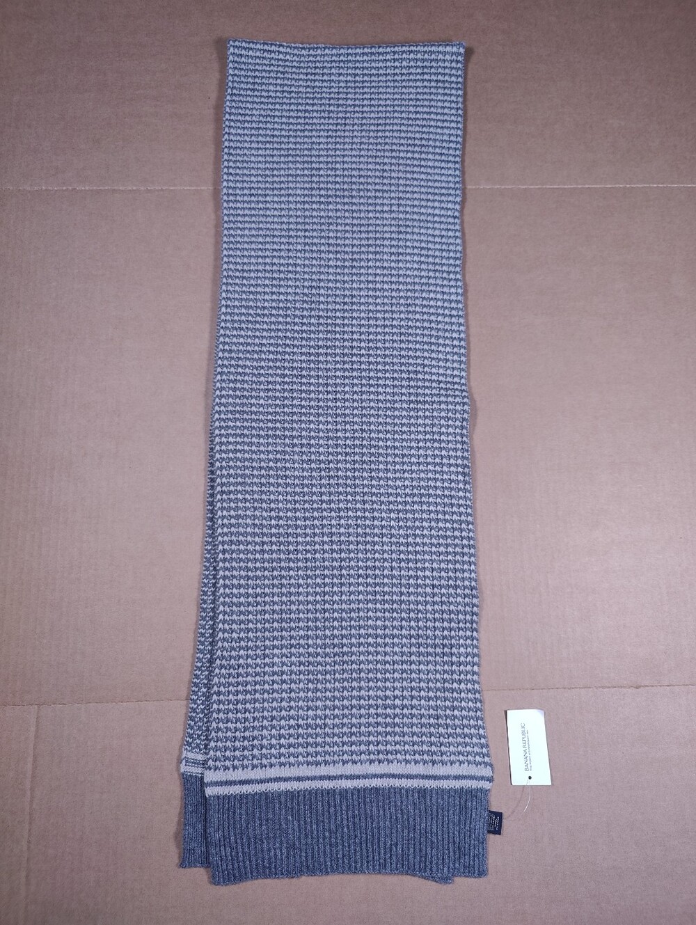 NWT Banana Republic Gray White Herringbone Wool Blend Scarf 72"
